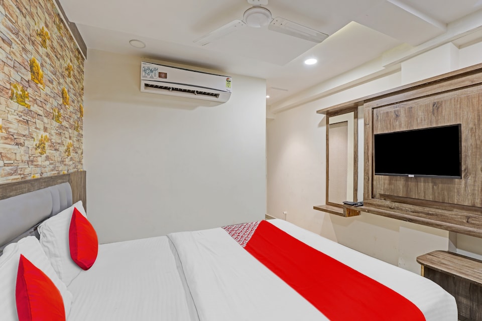 OYO Flagship 811578 Hotel Park Villa, SG Highway Ahmedabad, Ahmedabad