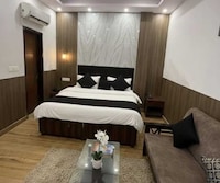 Hotel O Regal Garden 