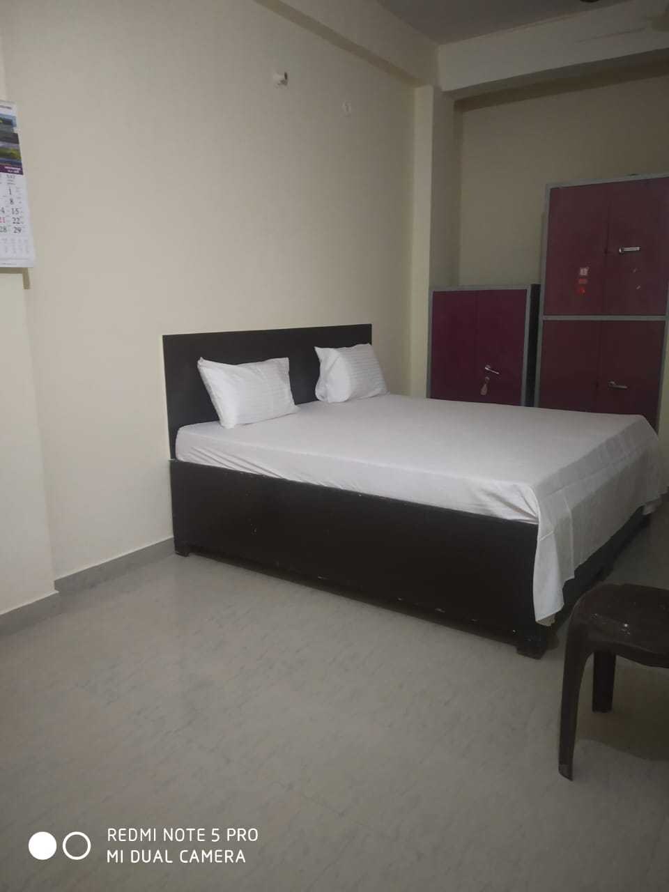 POP 81163E Hotel Paradise , Lanka, Varanasi