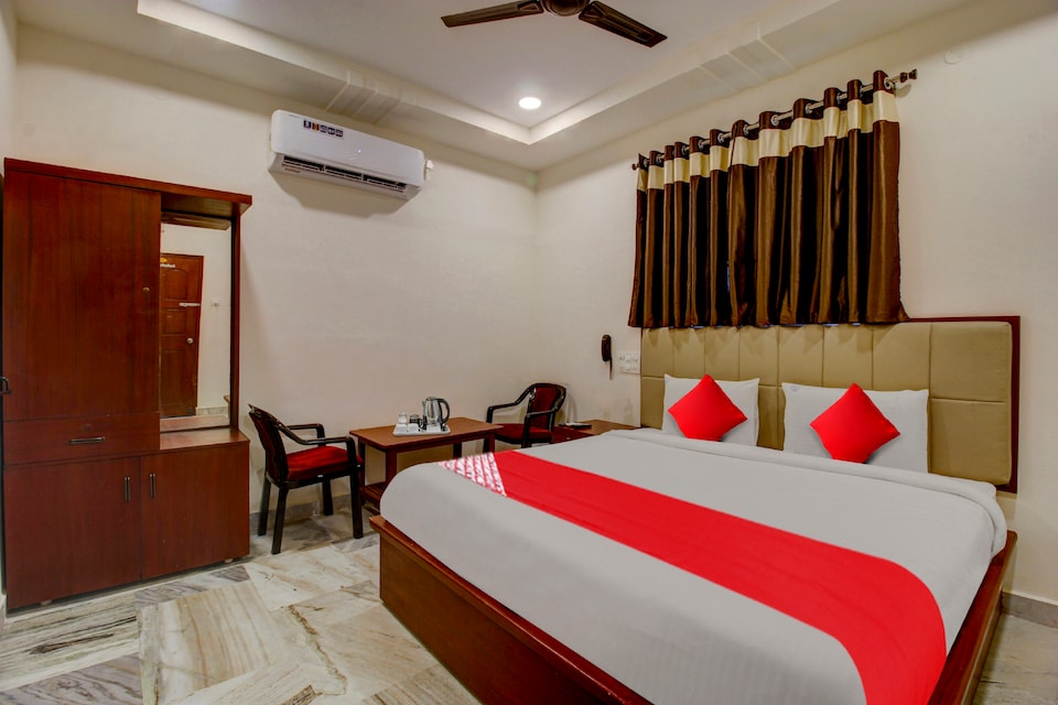 OYO Flagship 811645 Hotel Sri Sai Residency, Khammam Khammam, Khammam