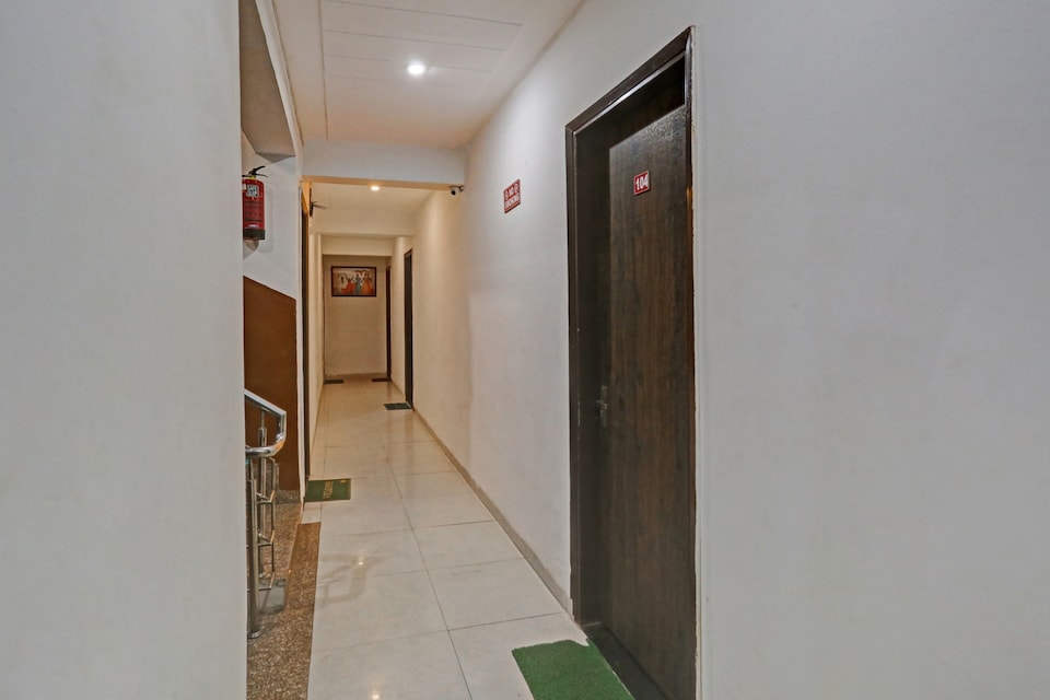 Hotel O Sagarmatha, Old Gurgaon, Gurgaon