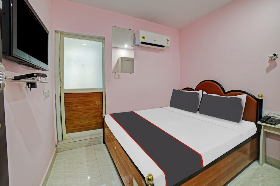 OYO 811676 HOTEL VIJAYA GRAND, MG Road Vijayawada, Vijayawada