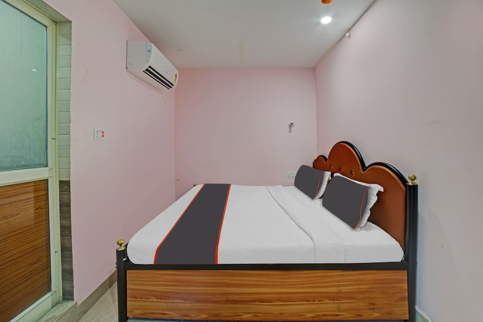 OYO 811676 HOTEL VIJAYA GRAND, MG Road Vijayawada, Vijayawada