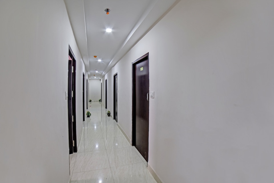 OYO 811676 HOTEL VIJAYA GRAND, MG Road Vijayawada, Vijayawada