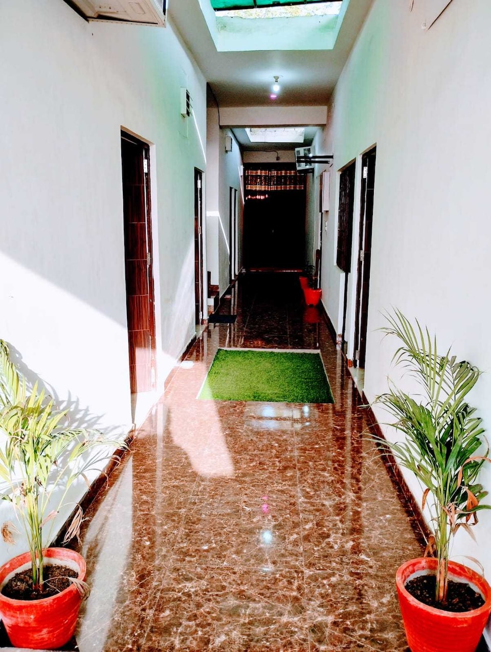 OYO 811693 Royal Crown Hotel, Sonipat, Sonipat