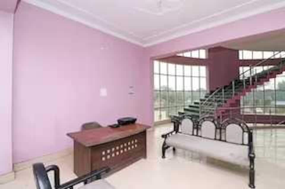 SPOT ON 811714 Hotel Shivam Inn, Pratapgarh, Pratapgarh