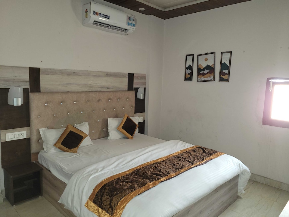 OYO Flagship 811738 Hotel Ak Grand, Zirakpur, Zirakpur