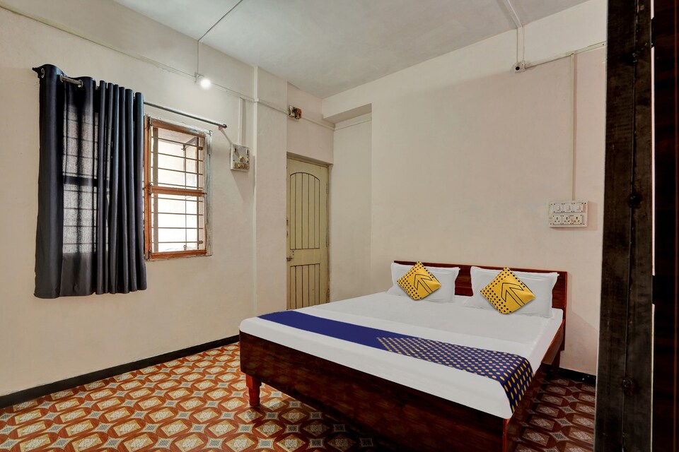 SPOT ON 811739 Hotel Swaraj Guest House And Lodging, Nashik, Nashik