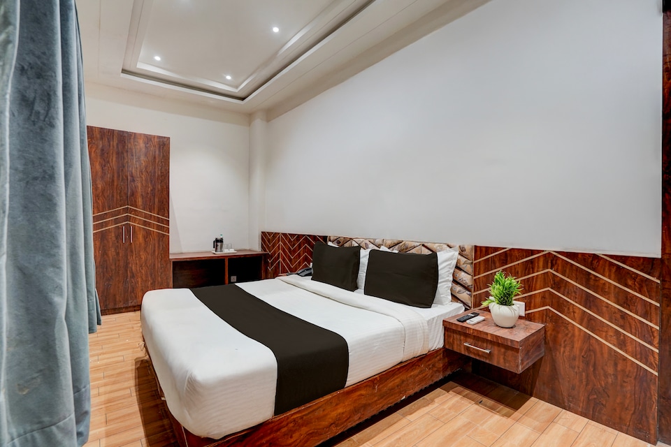 Townhouse Naya Nohra Crossway Kota Formerly Hotel Sterling, Kota, Kota