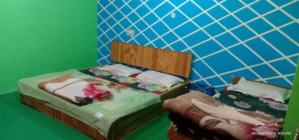 POP HOME 81177K Aziz Guest House, Dal-lake cluster, Srinagar