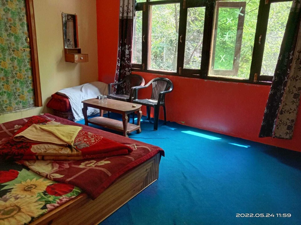 POP HOME 81177K Aziz Guest House, Dal-lake cluster, Srinagar