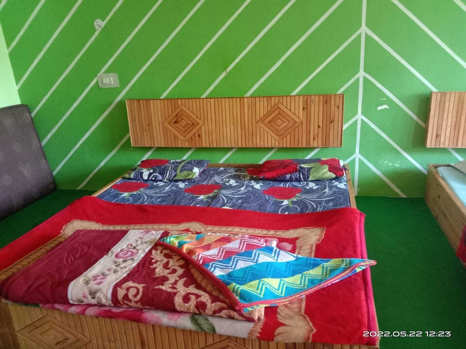 POP HOME 81177K Aziz Guest House, Dal-lake cluster, Srinagar