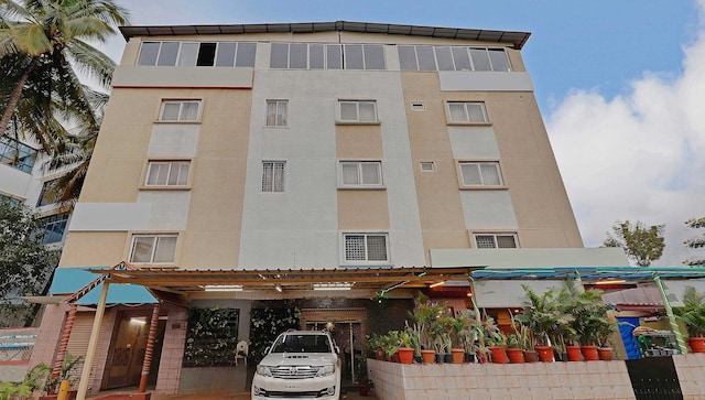 Collection O Goyal Residency