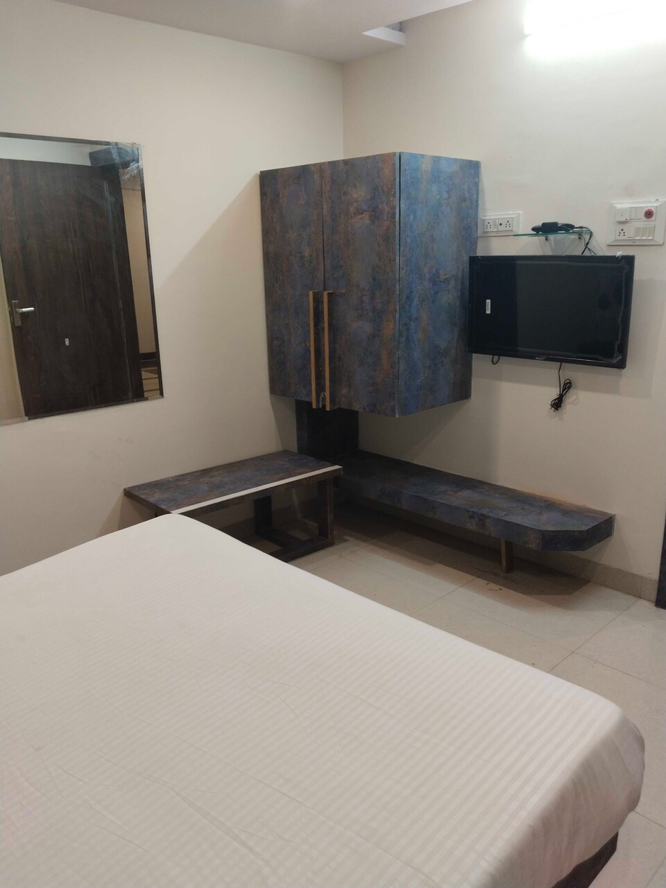 OYO 811925 Hotel Shree Hari, Hamidia Road Bhopal, Bhopal