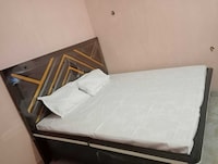 OYO 811937 Hotel Blue Moon