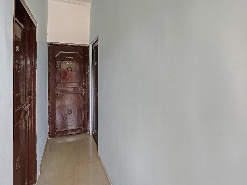 Hotel O Royal Palace, Rambagh Allahabad, Prayagraj