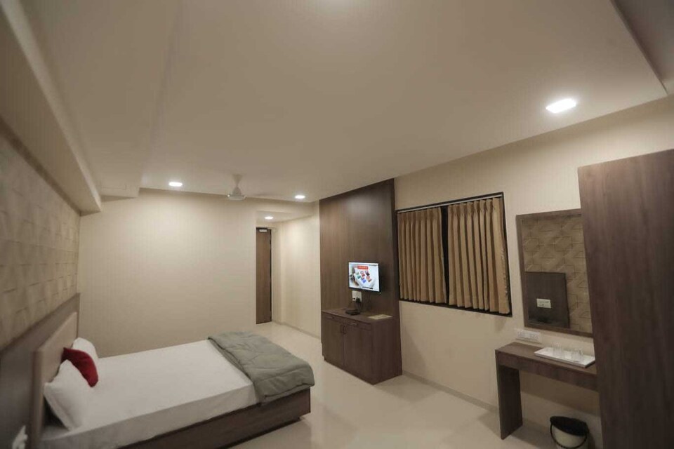 POP 81201G Royal Palace Hotel, Kamrej Surat, Surat