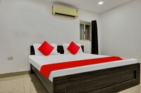 OYO Flagship 812024 Adyar Residency