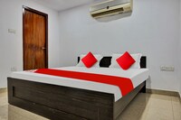 OYO Flagship 812024 Adyar Residency