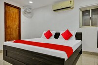 OYO Flagship 812024 Adyar Residency