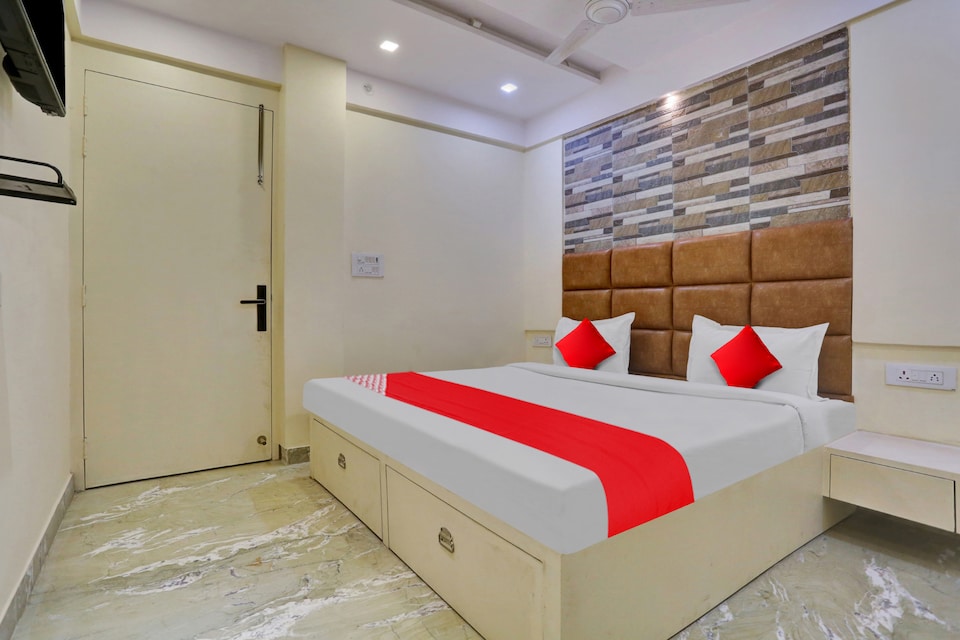 OYO Flagship 812028 Brownie, Anand Vihar Delhi, दिल्ली