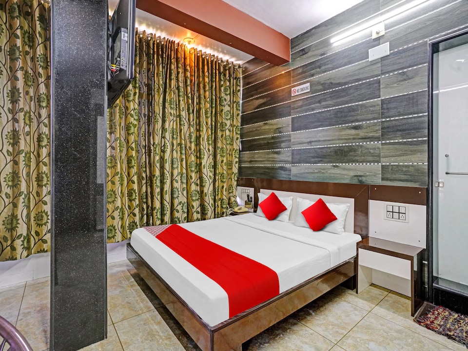 Hotel O Gangeshwar, Gnaesh Chokdi, Anand