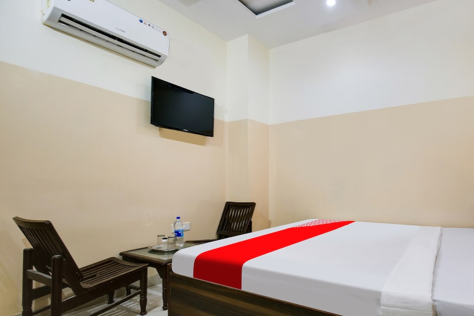 OYO 812054 Mayank Palace, South Chandigarh, Chandigarh