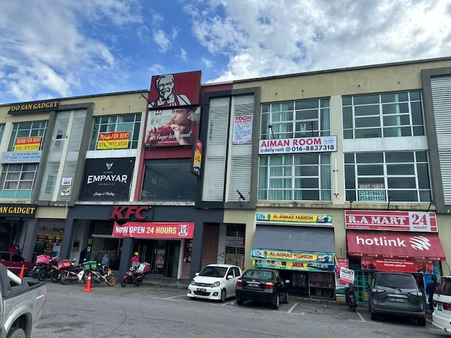 SPOT ON 90777 Aiman Room