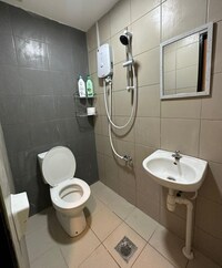 SPOT ON 90777 Aiman Room