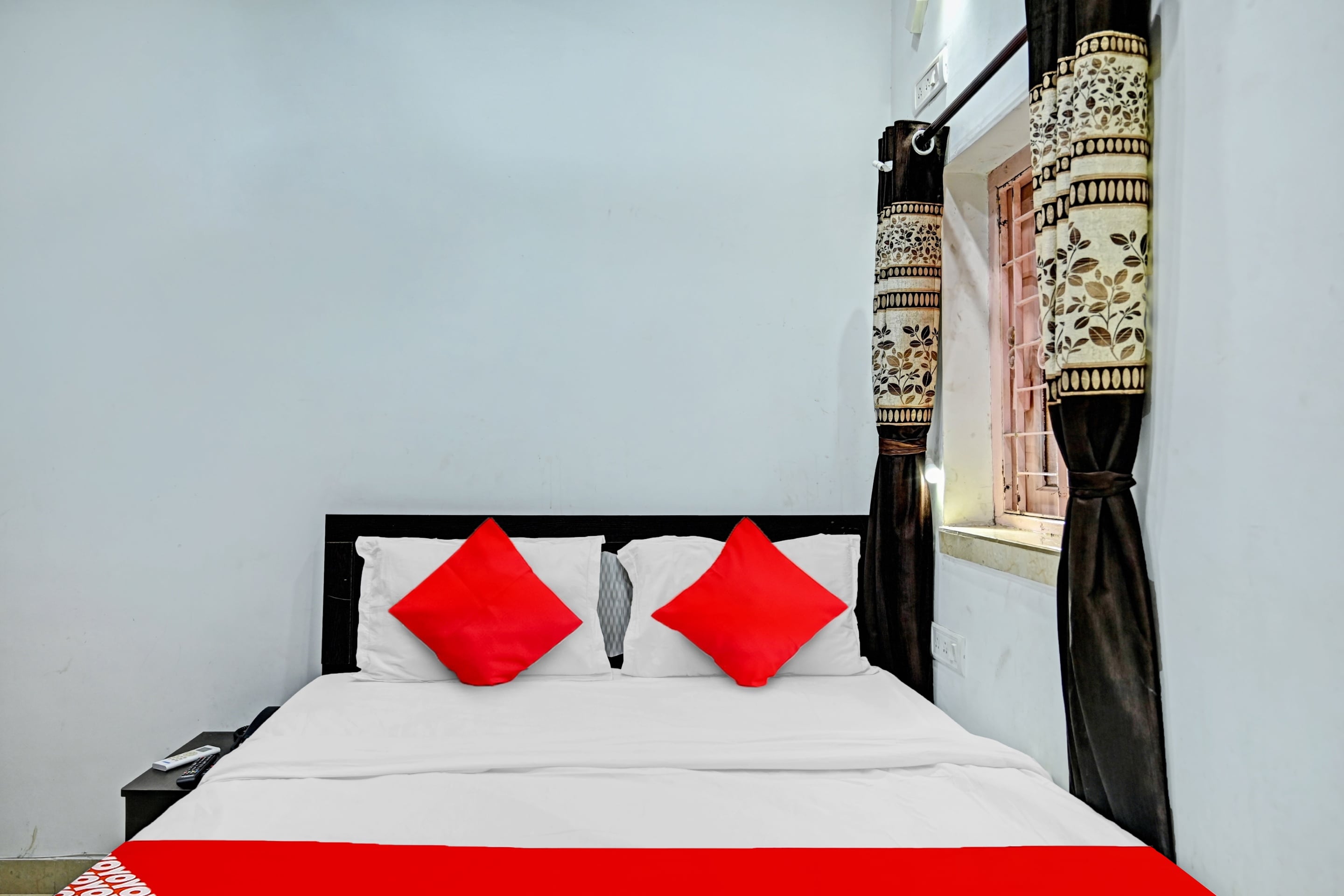OYO Flagship 812089 Laxmi Guest House Jadavpur, Flagship Kolkata, Book ₹576 OYO