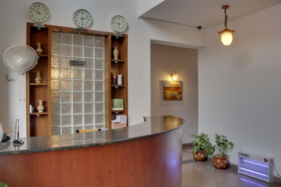 OYO 304 Hotel Elevate Residency, Golf Course Road, Gurgaon