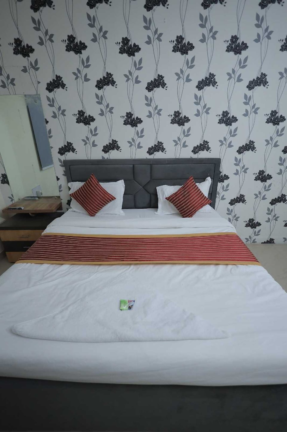 OYO Shiv Hotel 2, Noida Expressway SEZ, Noida