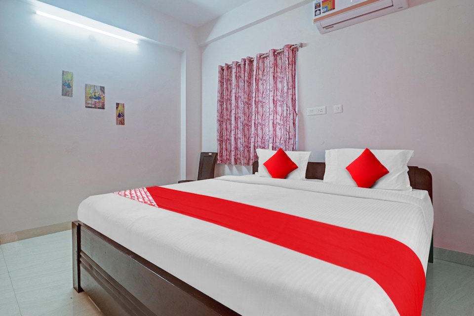 OYO Flagship 812233 Sri Bhuvaneshwari Happy Nest Service Inn, Kukatpally, Hyderabad