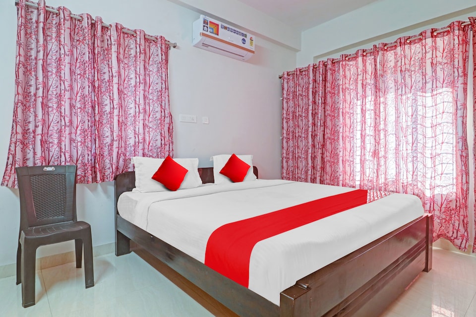 OYO Flagship 812233 Sri Bhuvaneshwari Happy Nest Service Inn, Kukatpally, Hyderabad
