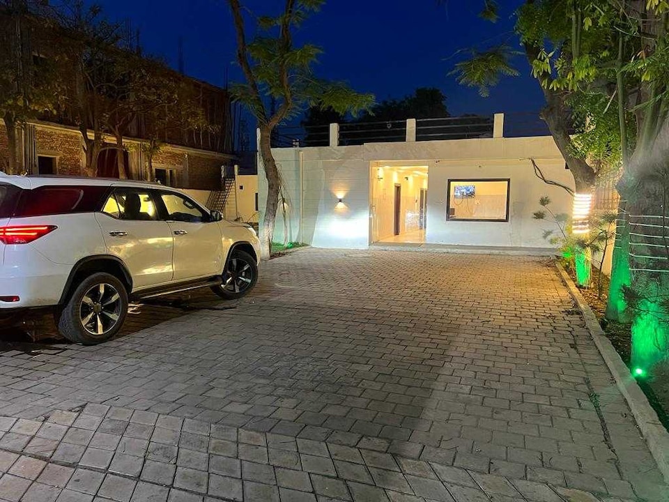 OYO 812251 Hapening Palace, Faridabad, Faridabad