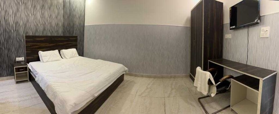 OYO 812251 Hapening Palace, Faridabad, Faridabad