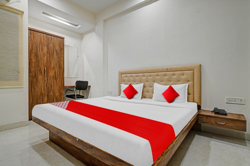 Live on IND932, Vijay Nagar Indore, Indore