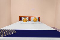 SPOT ON 812296 Hotel Rr