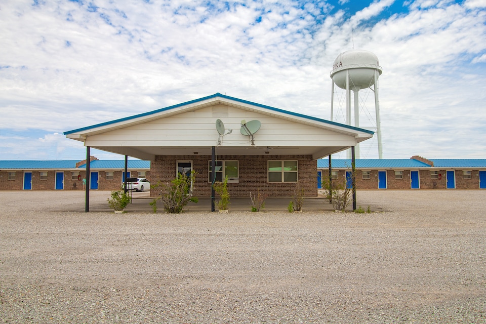 OYO Hotel Waurika OK US-70 near Wichita Falls, C73573, Oklahoma City OK