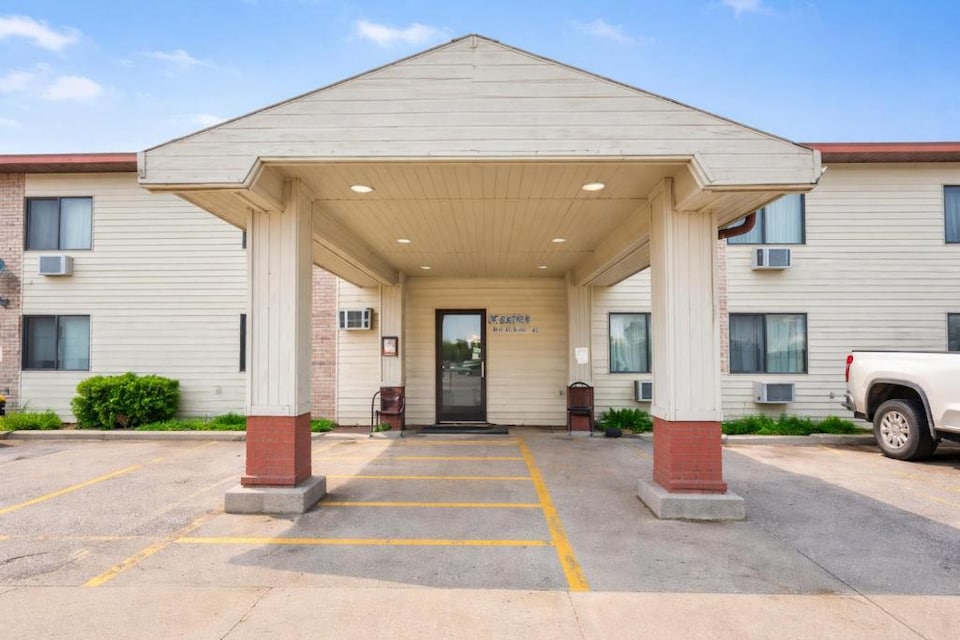 OYO Hotel Pipestone MN, Canterbury Park, Pipestone MN, Pipestone