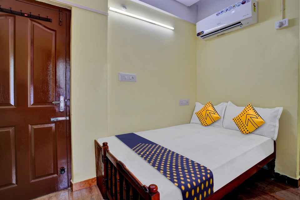 SPOT ON 812308 J Square, Thampanoor Trivandrum, Trivandrum