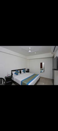 OYO Flagship Hotel Landmark Deluxe