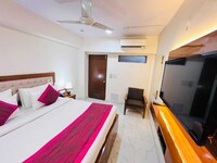 OYO Flagship Hotel Landmark Deluxe