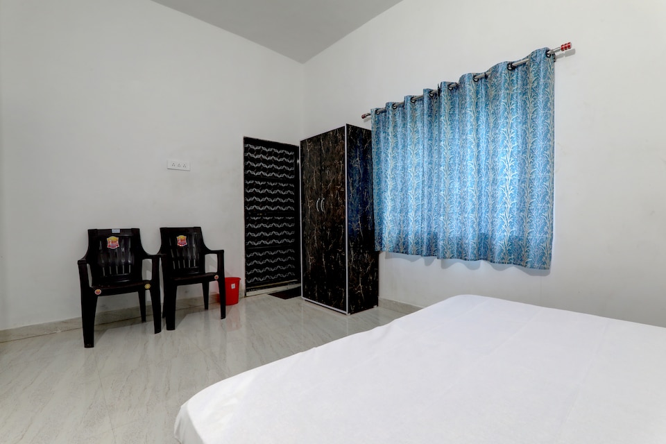 OYO 812365 Royal Ivory Banquet, Shahganj, Shahganj