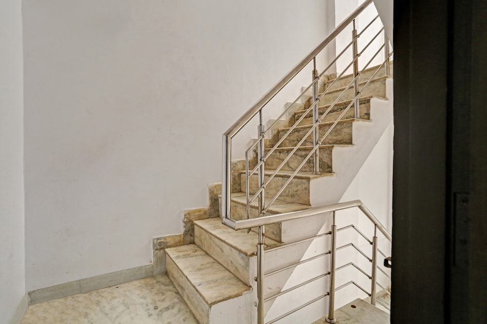 Hotel O Elite Inn, Kalkaji Delhi, Delhi