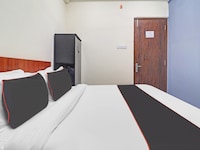 OYO 812411 HOTEL SQUARE UNIQUE SUITES