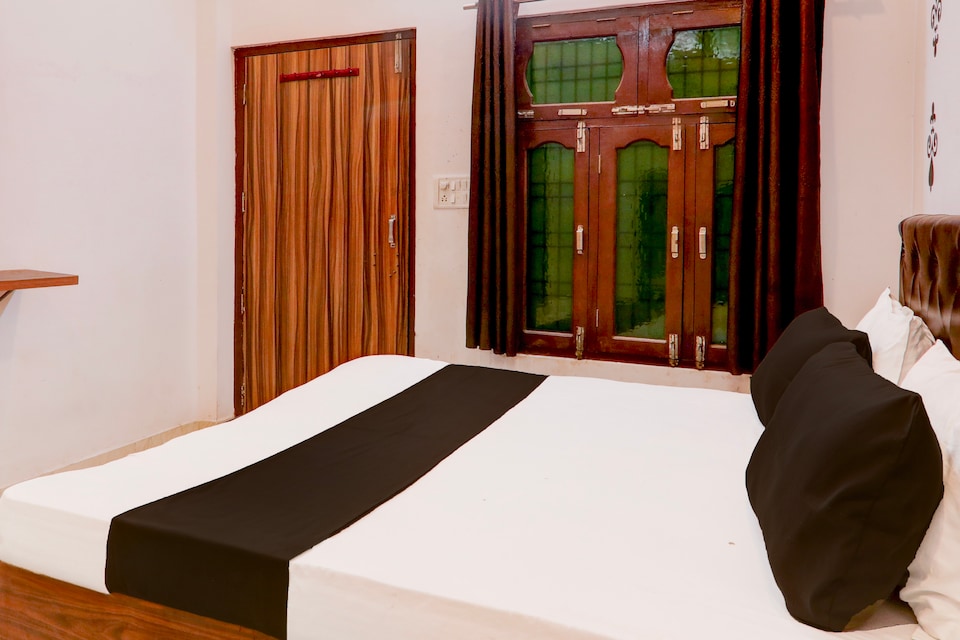 OYO 812500 Hotel Royal Comfort Inn, Golghar, Gorakhpur