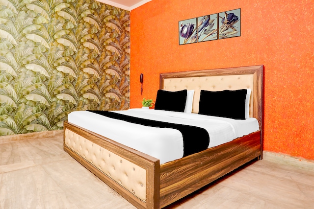 Hotel O Uttam Nagar Near Akash Hospital