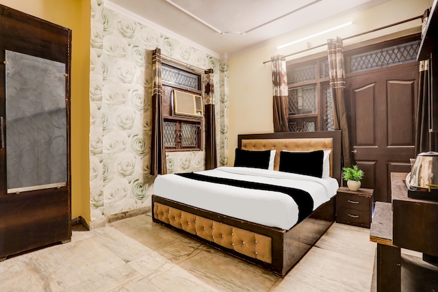 Hotel O Uttam Nagar Near Akash Hospital