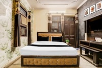 Hotel O Uttam Nagar Near Akash Hospital